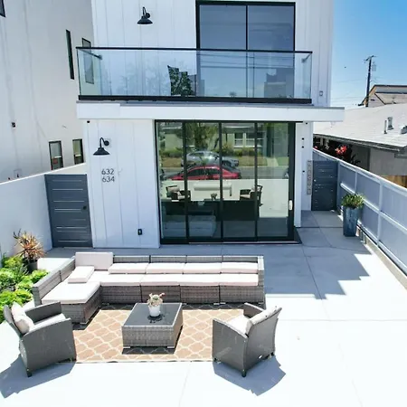 470A Modern Paradise - Walk To Beach- Sleeps 10
